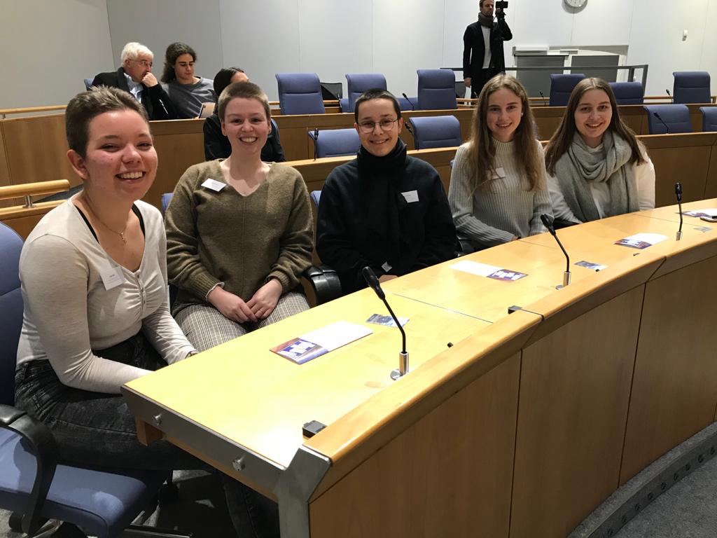„Politik ohne Frauen? Bis hierhin und nicht weiter!“ - Gymnasium Calvarienberg