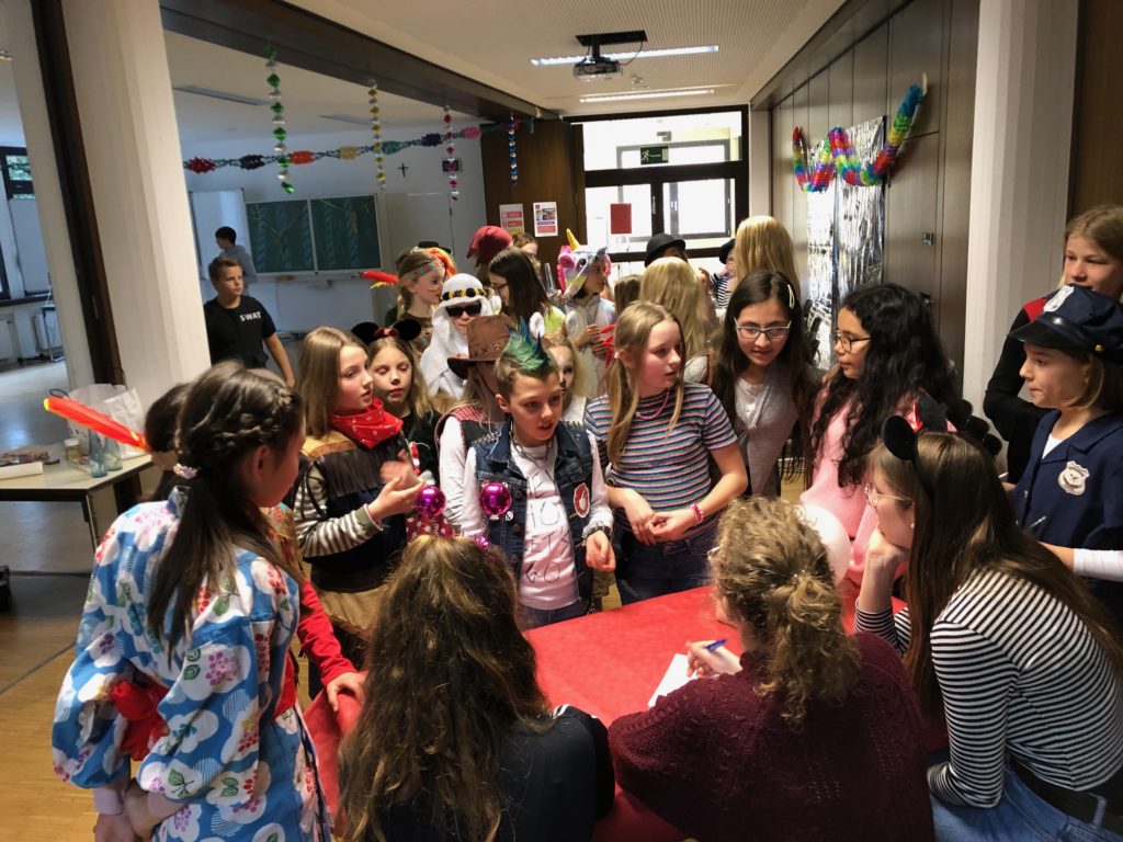 Besuch von Karnevalsprinzessin Eva II. - Gymnasium Calvarienberg