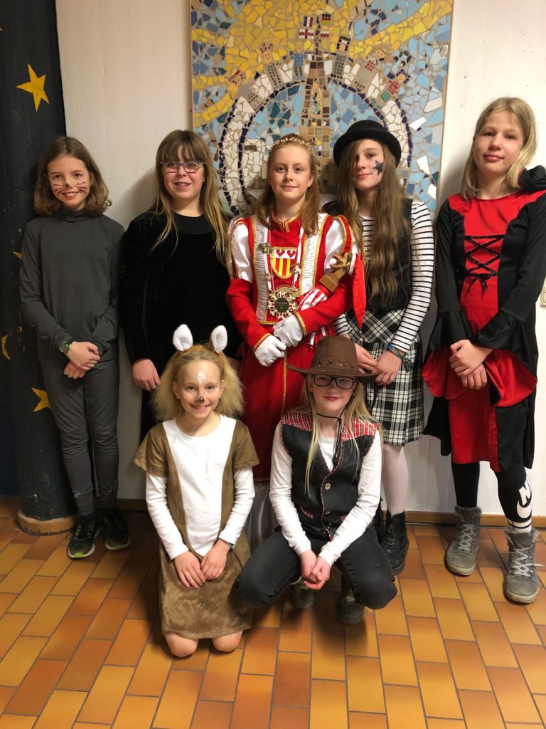 Besuch von Karnevalsprinzessin Eva II. - Gymnasium Calvarienberg