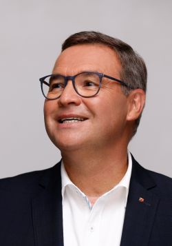 Im angeregten Gespräch mit Politikern - Gymnasium Calvarienberg
