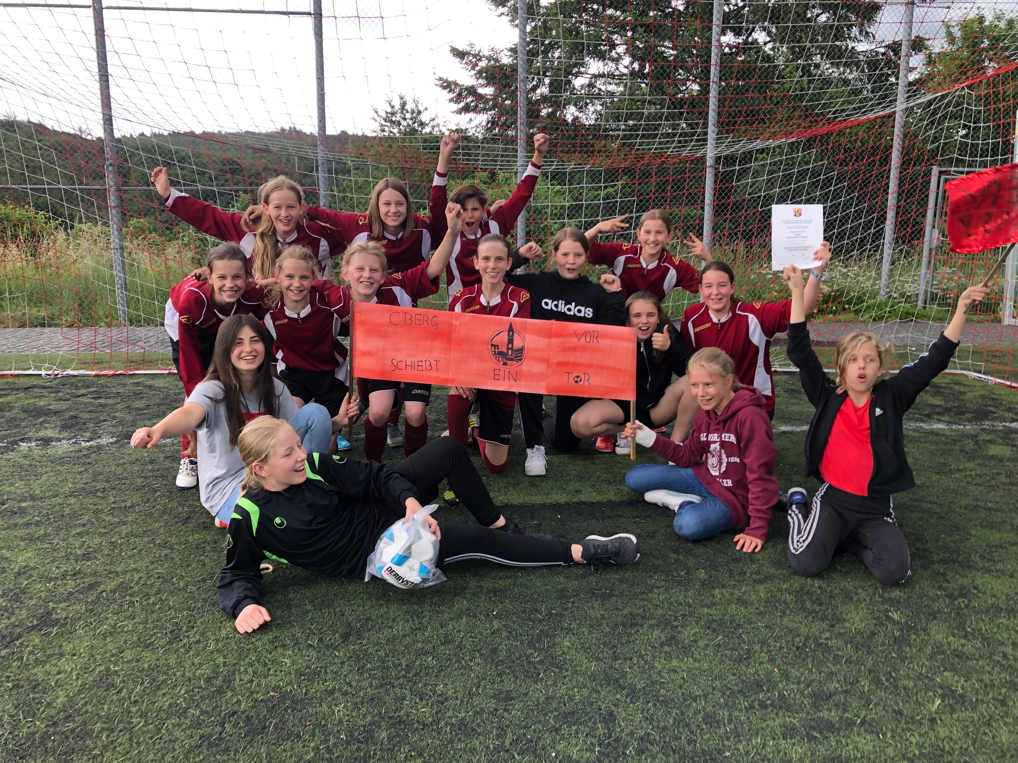 C‘Berglerinnen qualifizieren sich fürs Landesfinale bei „Jugend trainiert für Olympia“ - Gymnasium Calvarienberg