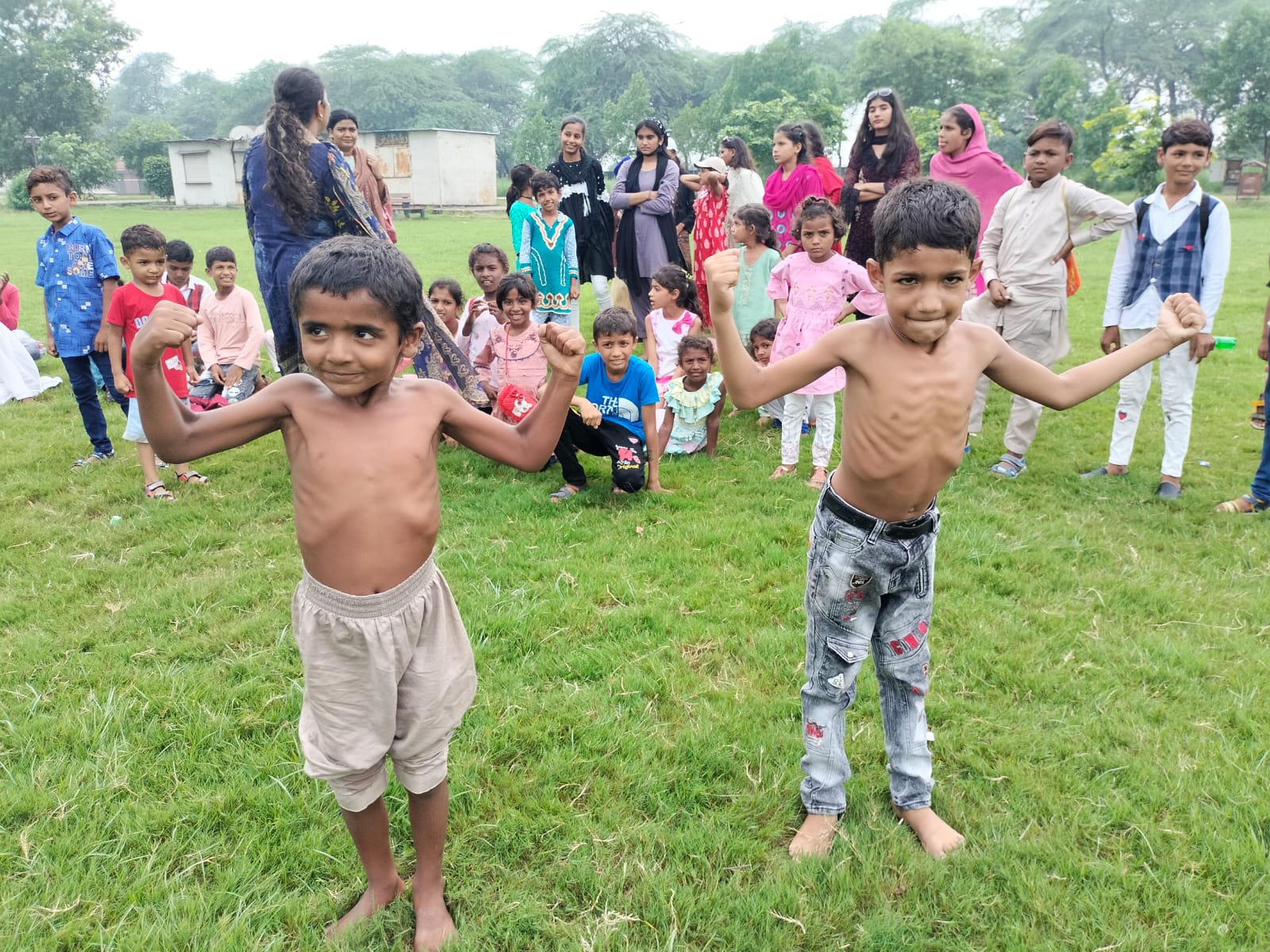 6b zeigt Solidarität mit Kindern in Pakistan - Gymnasium Calvarienberg
