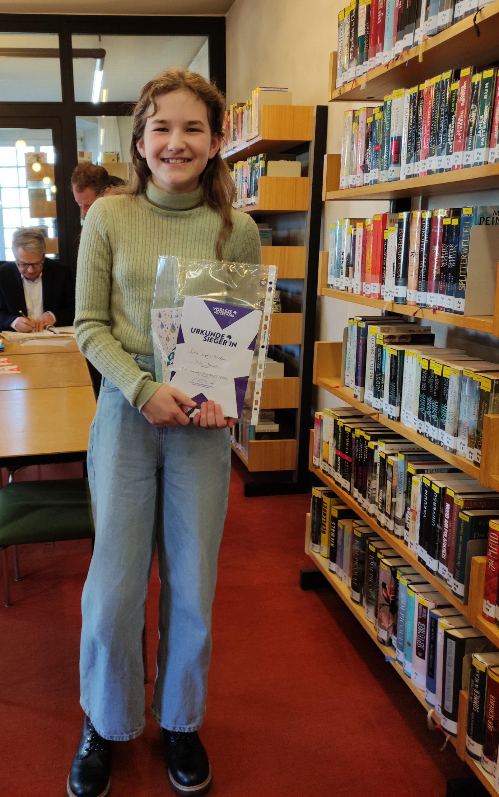 Lina Sophie Bachem ist Siegerin beim Vorlesewettbewerb auf Kreisebene! - Gymnasium Calvarienberg