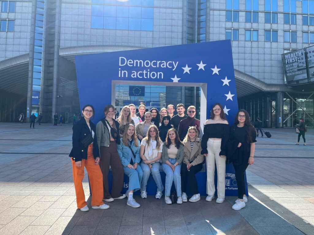 Vor dem Europaparlament