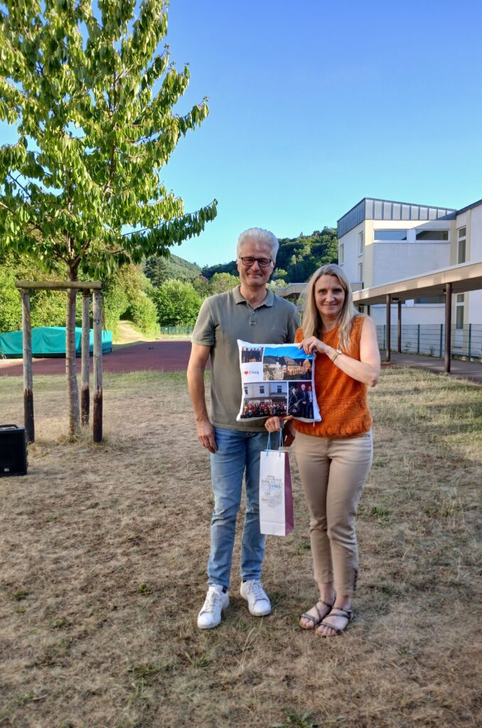 Urgesteine verlassen den Berg – verdiente Kolleginnen und Kollegen werden in den Ruhestand verabschiedet - Gymnasium Calvarienberg