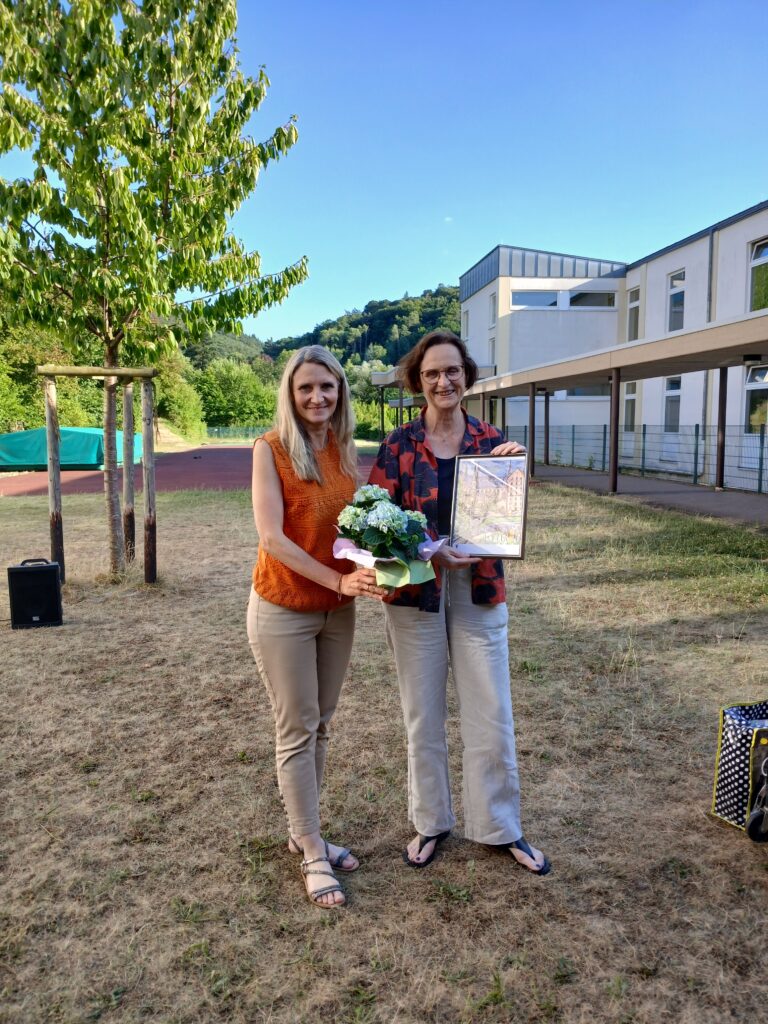 Urgesteine verlassen den Berg – verdiente Kolleginnen und Kollegen werden in den Ruhestand verabschiedet - Gymnasium Calvarienberg