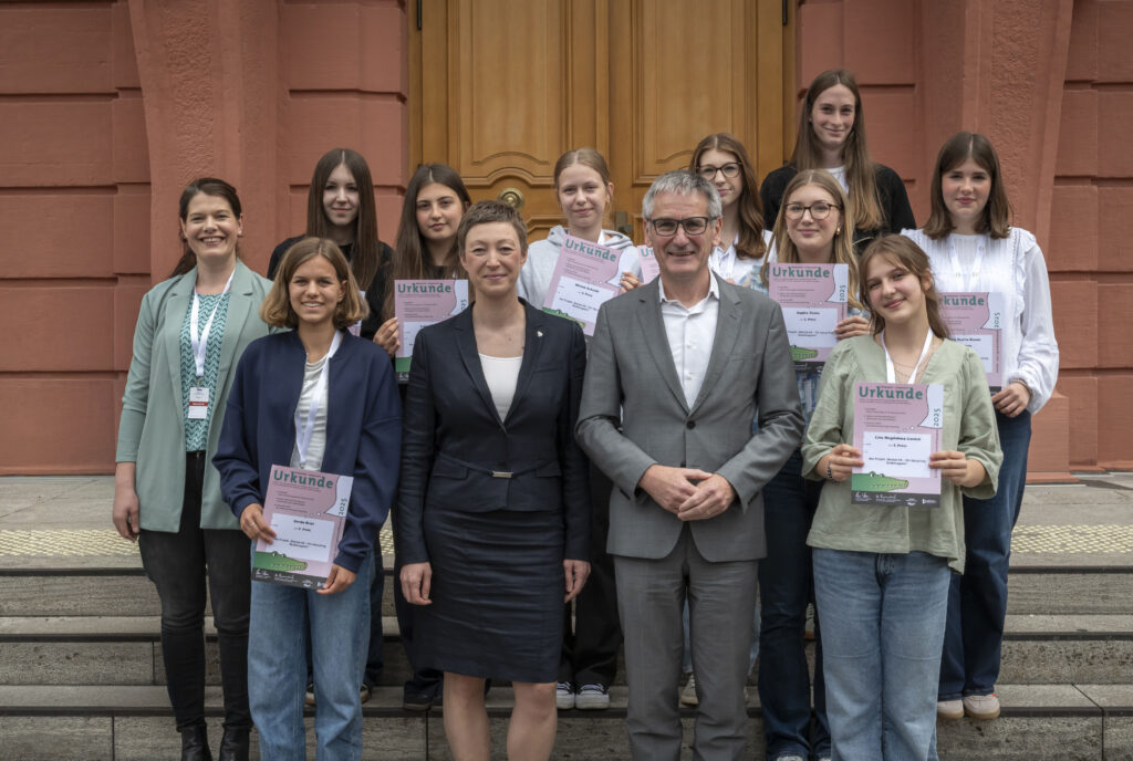 Klasse 9a gewinnt beim Schüler- und Jugendwettbewerb der LPB Rheinland-Pfalz