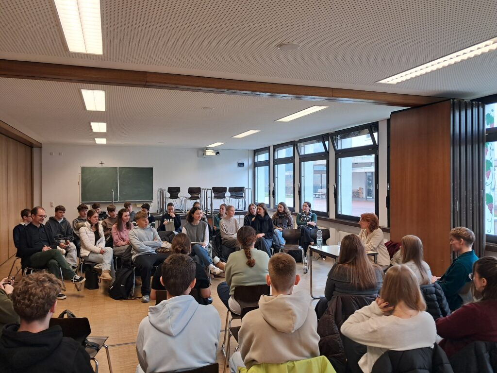 Abgeordnetengespräch am Gymnasium Calvarienberg mit Susanne Müller (MdL) - Gymnasium Calvarienberg