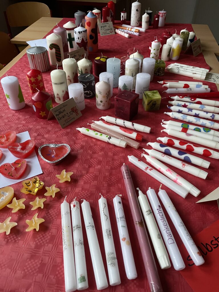 Besinnlicher Adventsbasar am Gymnasium Calvarienberg - Gymnasium Calvarienberg