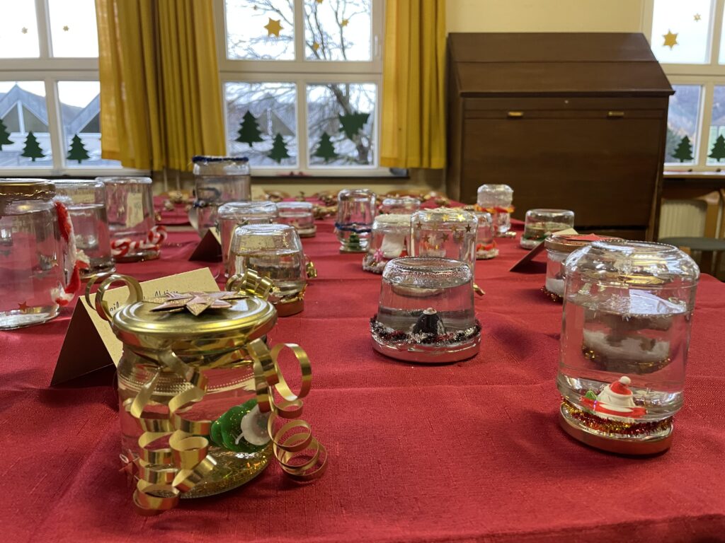 Besinnlicher Adventsbasar am Gymnasium Calvarienberg - Gymnasium Calvarienberg