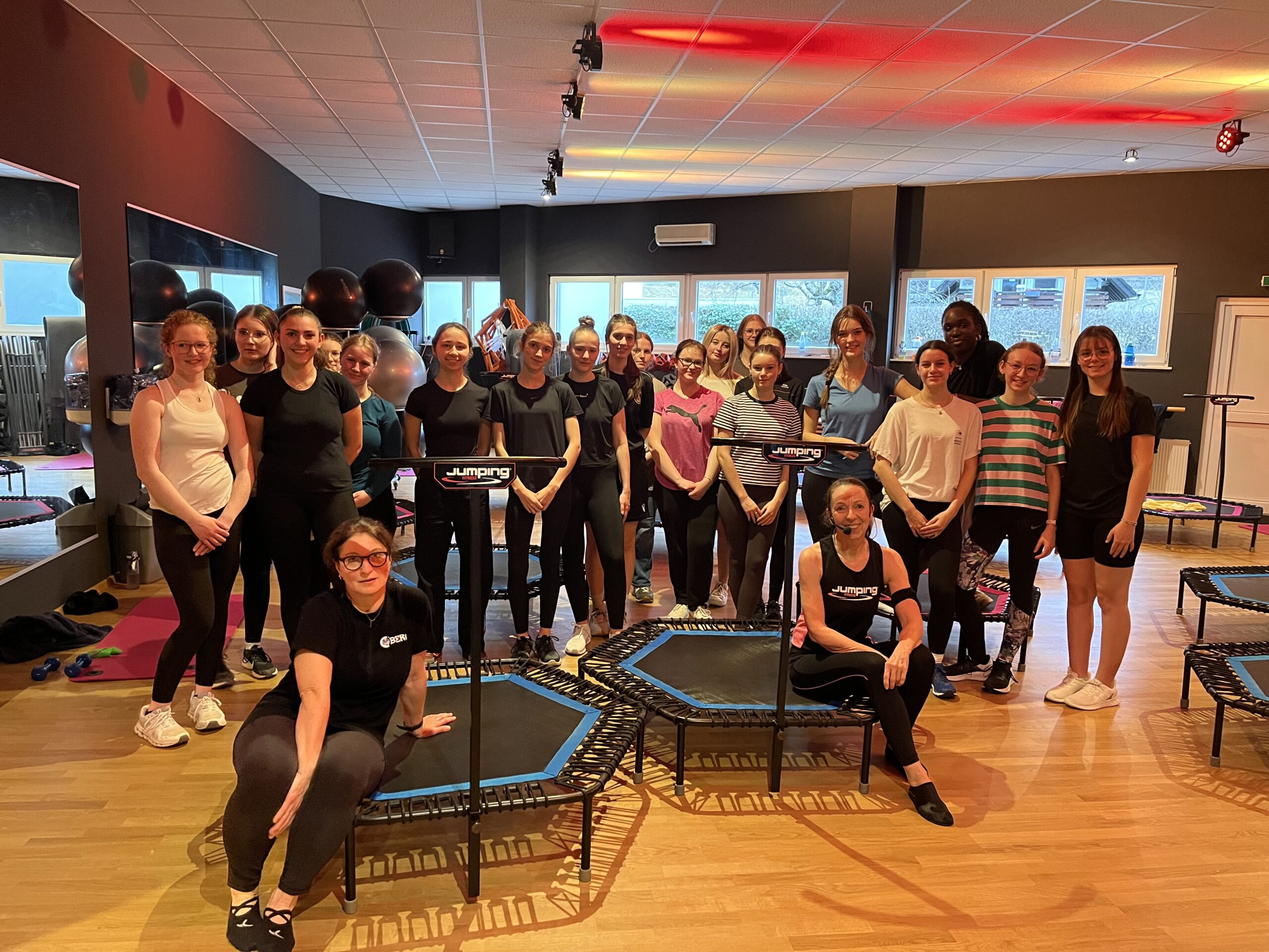 Abiturientinnen tanken Energie im Fitnessclub BELLA VITA - Gymnasium Calvarienberg