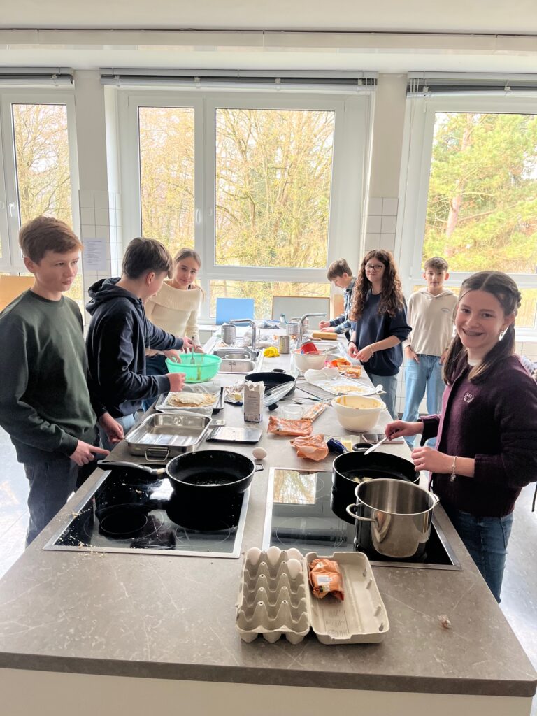 Wenn Grammatik Pause macht und der Backofen übernimmt - Französisch Backen am Calvarienberg - Gymnasium Calvarienberg