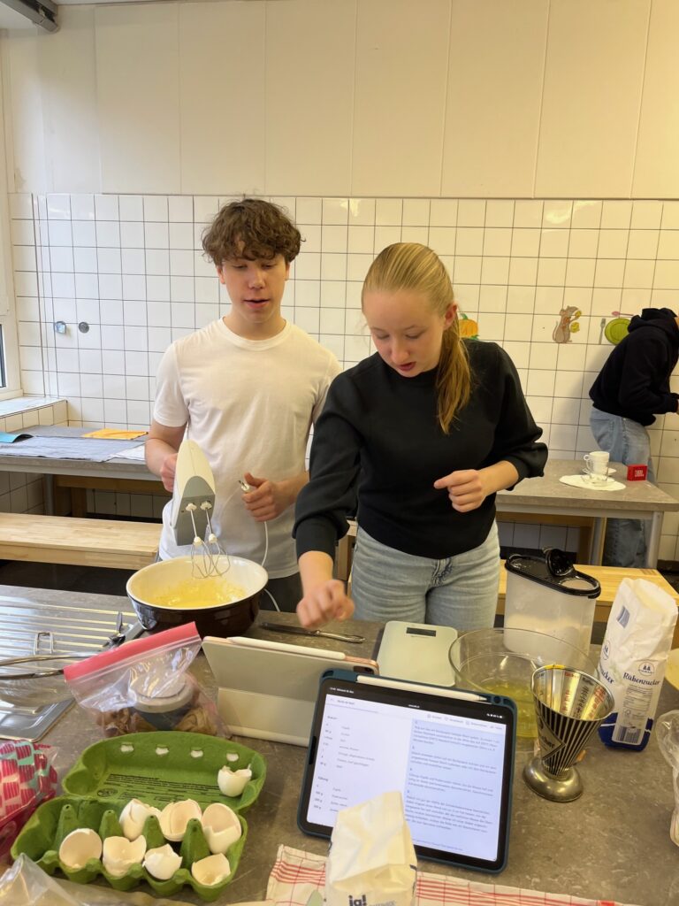 Wenn Grammatik Pause macht und der Backofen übernimmt - Französisch Backen am Calvarienberg - Gymnasium Calvarienberg