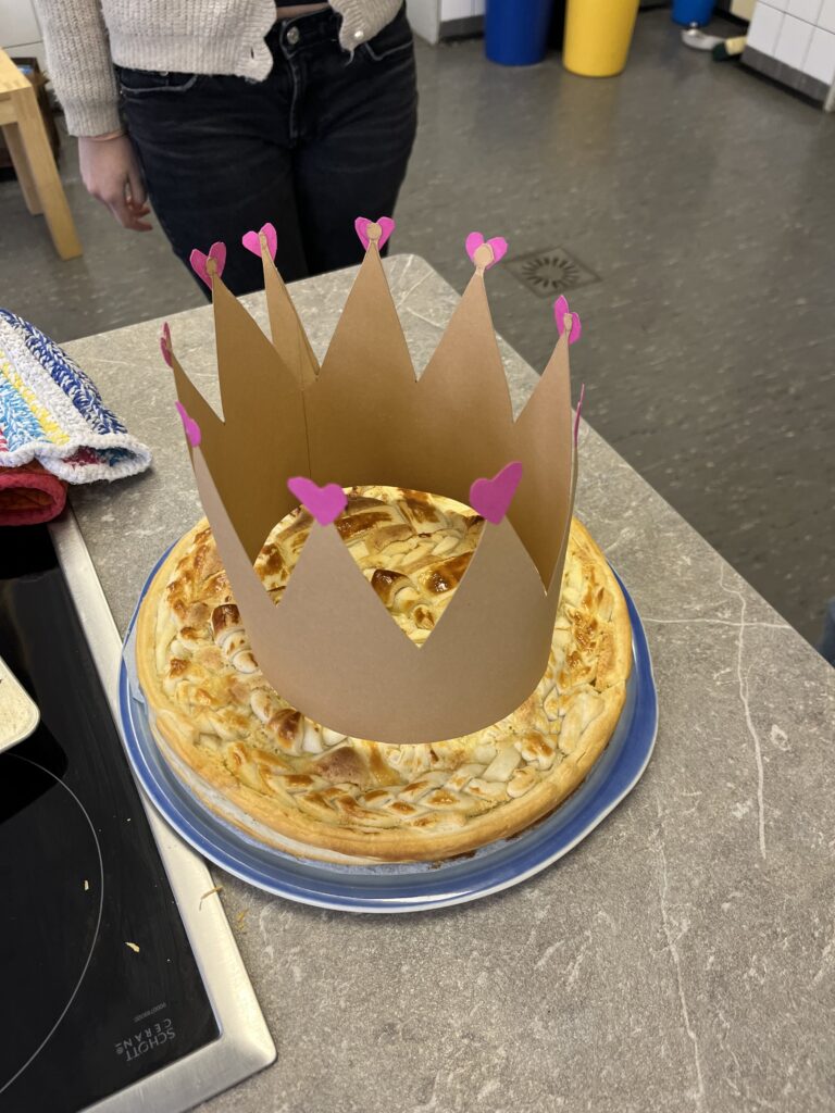 Wenn Grammatik Pause macht und der Backofen übernimmt - Französisch Backen am Calvarienberg - Gymnasium Calvarienberg