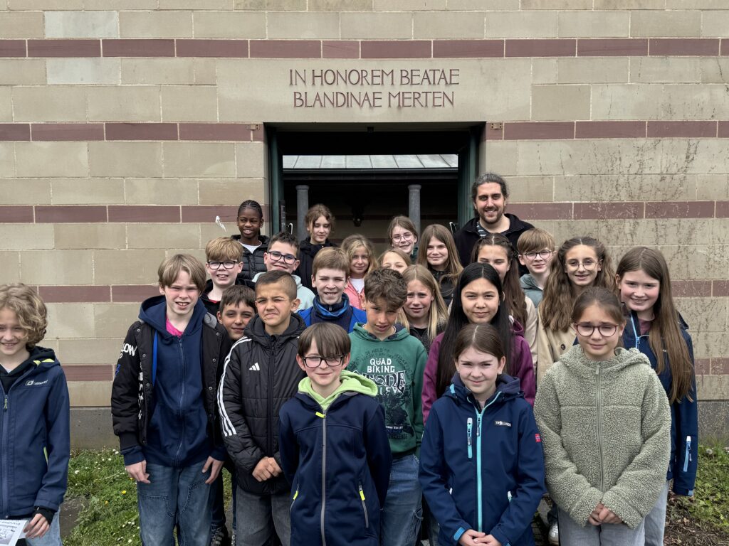 Gymnasium Calvarienberg zu Besuch im Blandine-Merten-Haus Trier - Gymnasium Calvarienberg