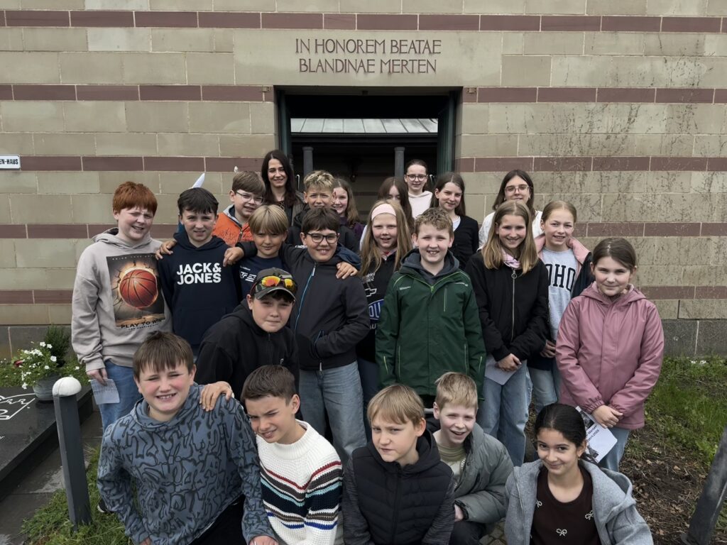 Gymnasium Calvarienberg zu Besuch im Blandine-Merten-Haus Trier - Gymnasium Calvarienberg