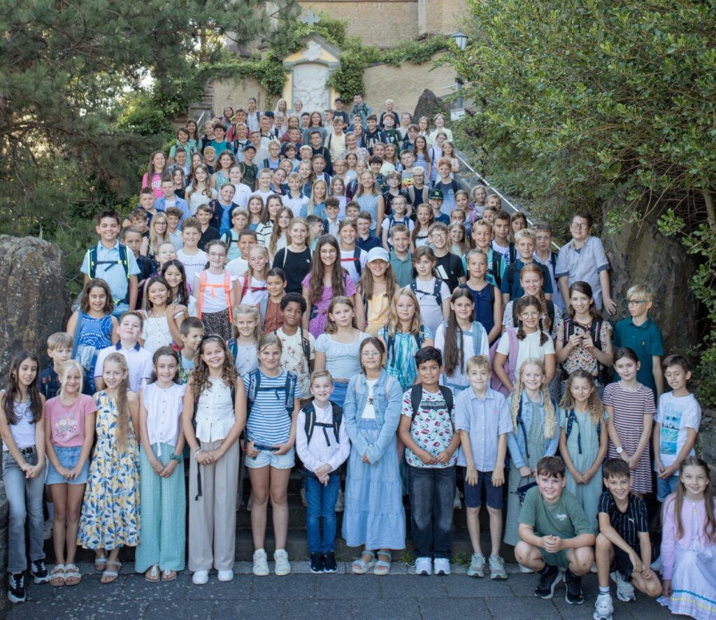 „Gott geht mit“ - Feierliche Einschulung am Gymnasium Calvarienberg - Gymnasium Calvarienberg